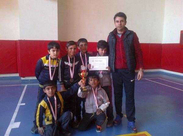 Küçük Erkekler Badminton İl 4.´sü Takımımız
