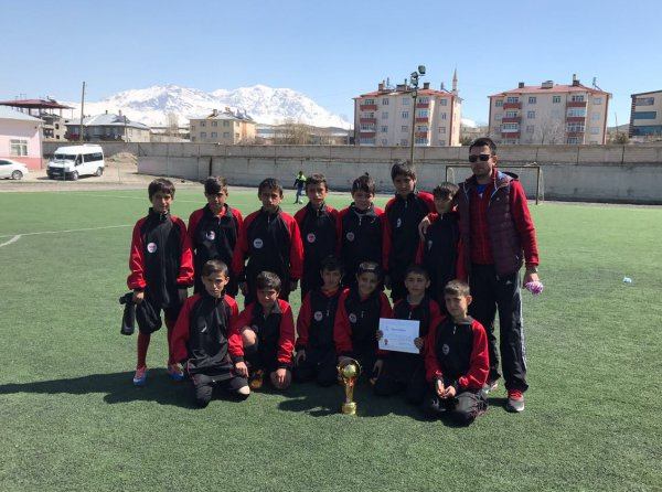 2016-2017 Küçük Erkekler Futbol İl 2.si Takımımız